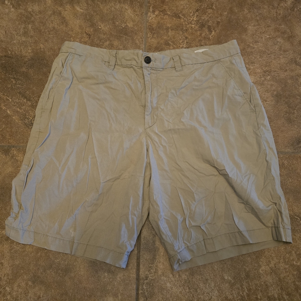 Dark Beige | GAP | Khakis Short